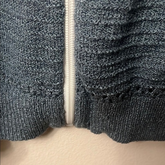 Source Unknown Zip Up Sweater in Gray and Blue with Sporty Color Block knit - Picture 9 of 9